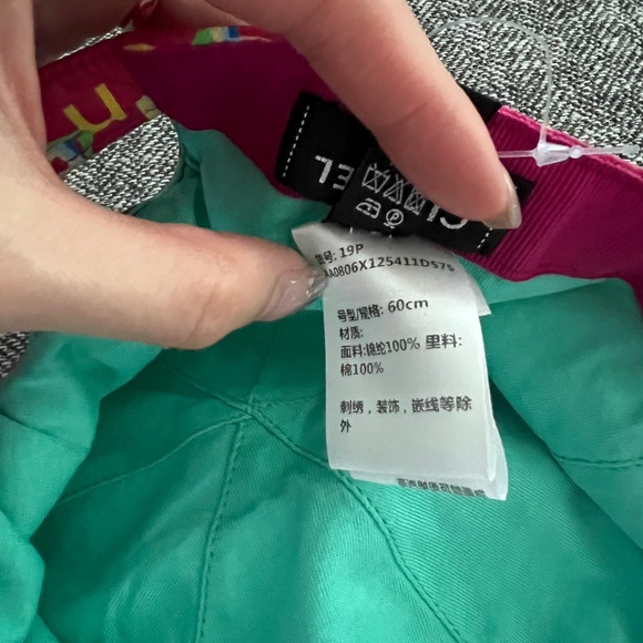 RARE!! CHANEL 2019 LOGO Baseball Cap - Picture 8 of 8